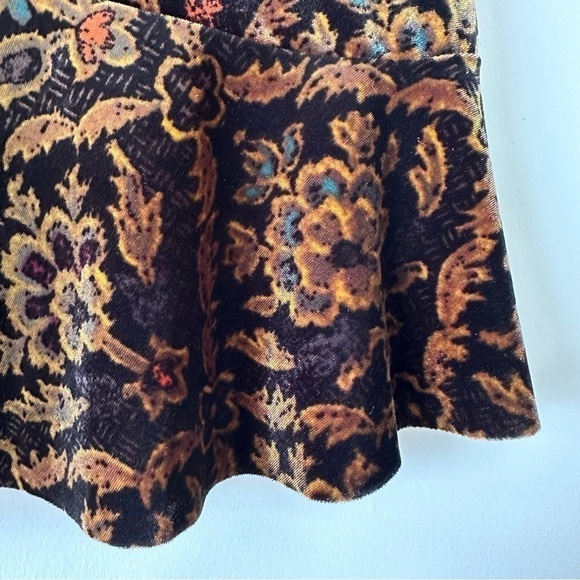 Urban Outfitters-Ecote Velvet Dark Floral Mini Skirt (Size:Medium) - Picture 8 of 9